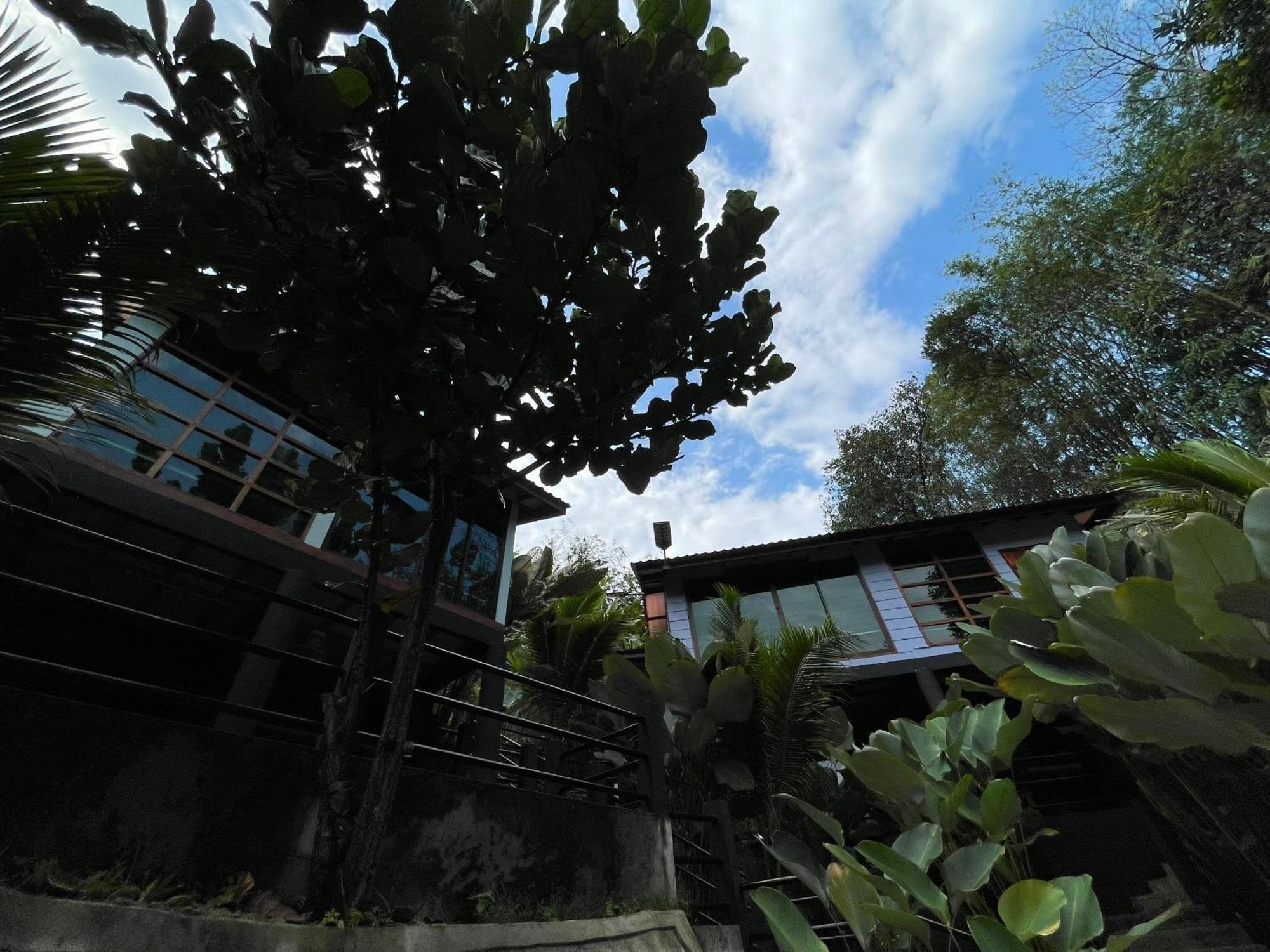 Dr Dusun Hotel Hulu Langat Buitenkant foto