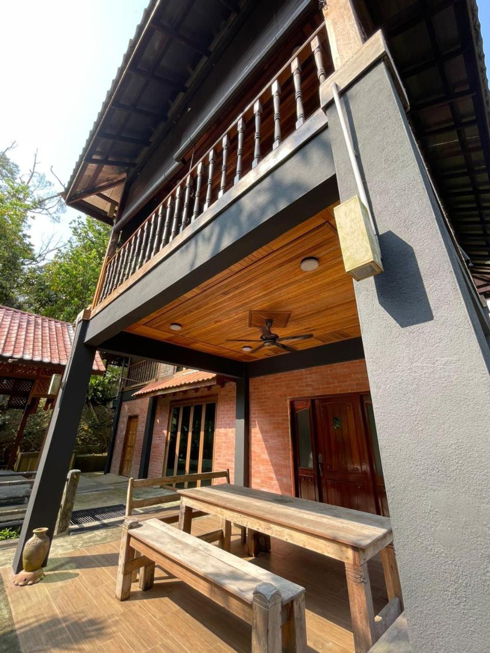 Dr Dusun Hotel Hulu Langat Buitenkant foto