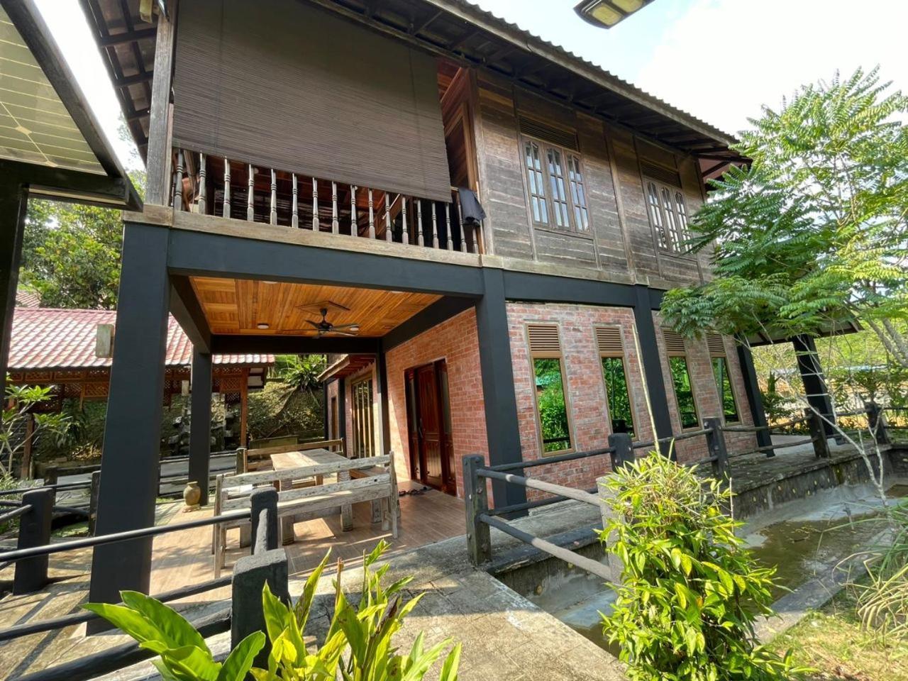 Dr Dusun Hotel Hulu Langat Buitenkant foto