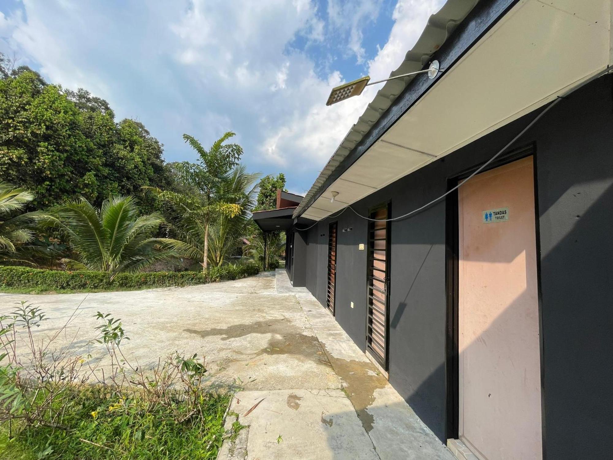 Dr Dusun Hotel Hulu Langat Buitenkant foto