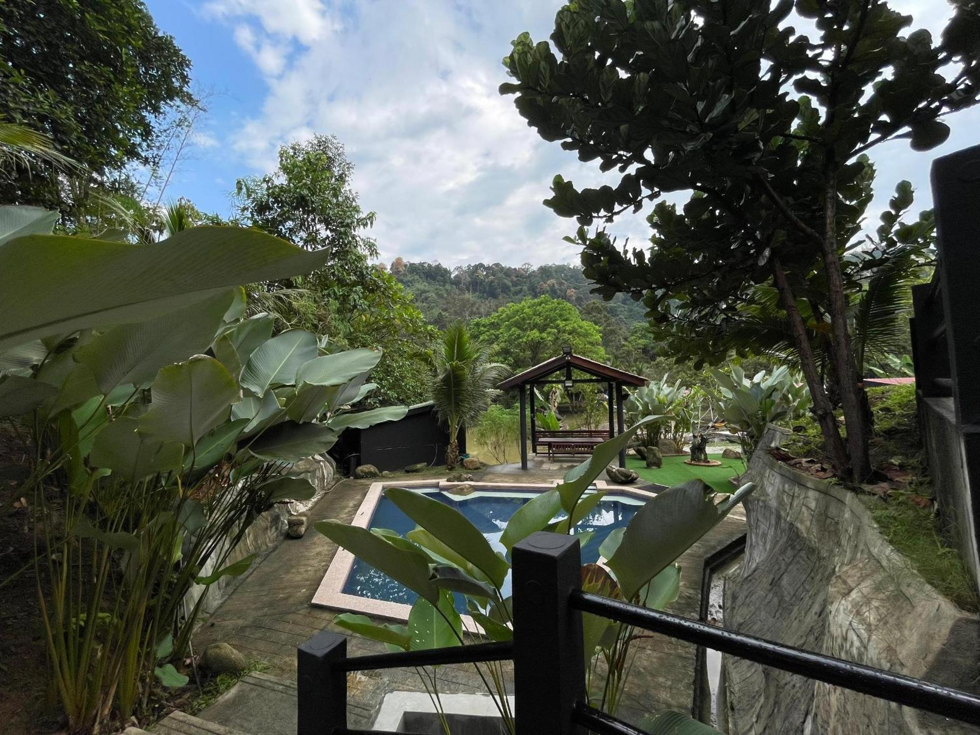 Dr Dusun Hotel Hulu Langat Buitenkant foto