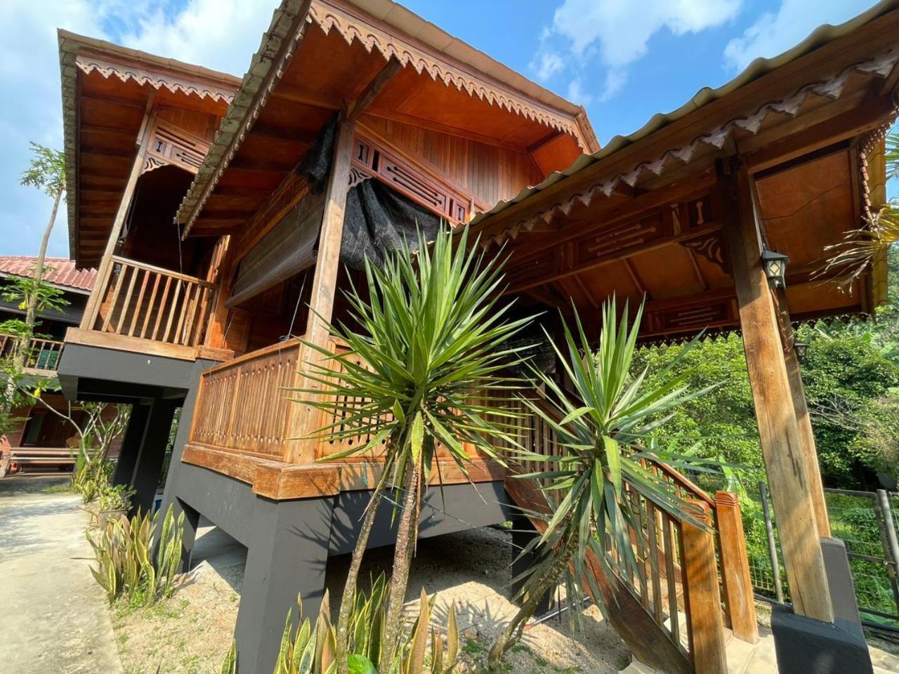 Dr Dusun Hotel Hulu Langat Buitenkant foto