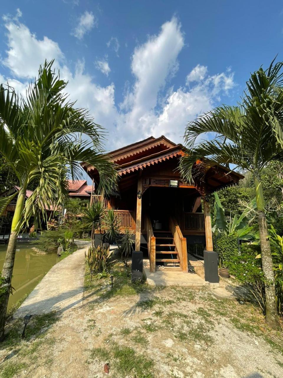 Dr Dusun Hotel Hulu Langat Buitenkant foto